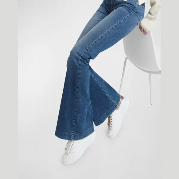 Alexander McQueen brand new with box oversized low-top sneakers - white/oat 8.5 - Picture 2 of 2